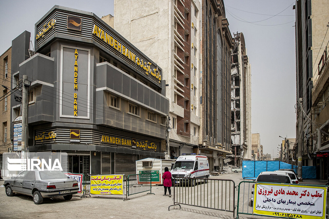 عملیات بازگشایی خیابان‌های اطراف «متروپل» آبادان آغاز شد