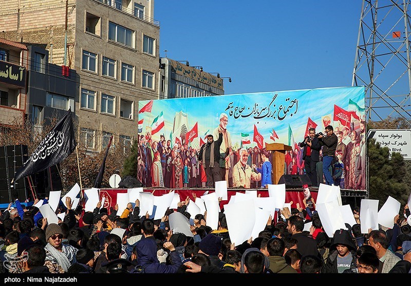 وداع دانش آموزان مشهدی با شهید گمنام دفاع مقدس