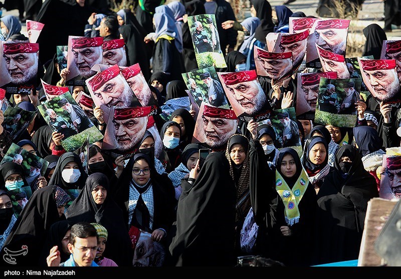 وداع دانش آموزان مشهدی با شهید گمنام دفاع مقدس