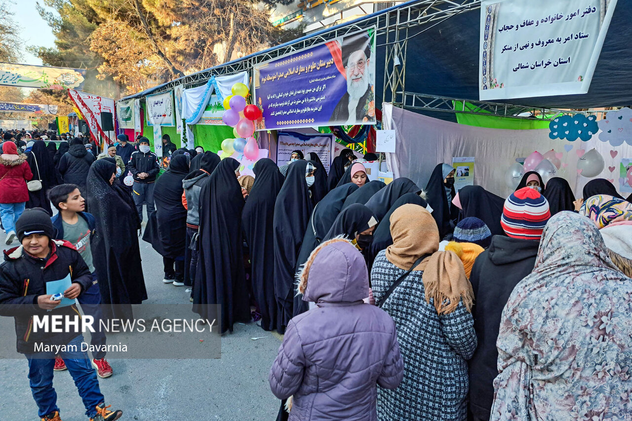 عکس/ نذری دادن بجنوردی ها در جشن بزرگ روز ولادت حضرت زهرا (س) 