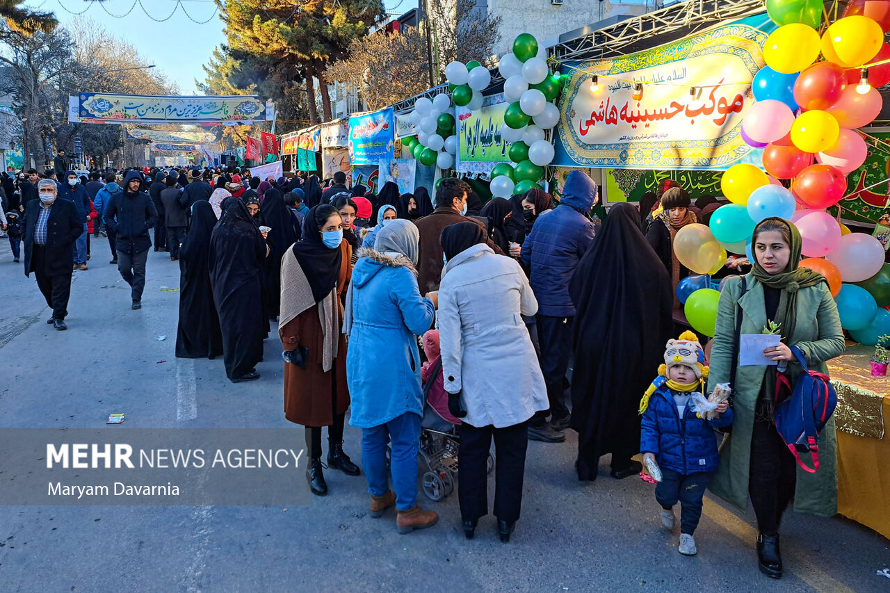 عکس/ نذری دادن بجنوردی ها در جشن بزرگ روز ولادت حضرت زهرا (س) 