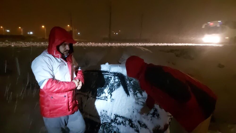 نجات ۵۰۰ گرفتار در کولاک و یخبندان شب گذشته کهگیلویه‌وبویراحمد