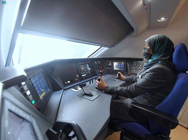 ۳۲ راننده زن، قطار سریع‌السیر حرمین شریفینِ عربستان را می‌رانند