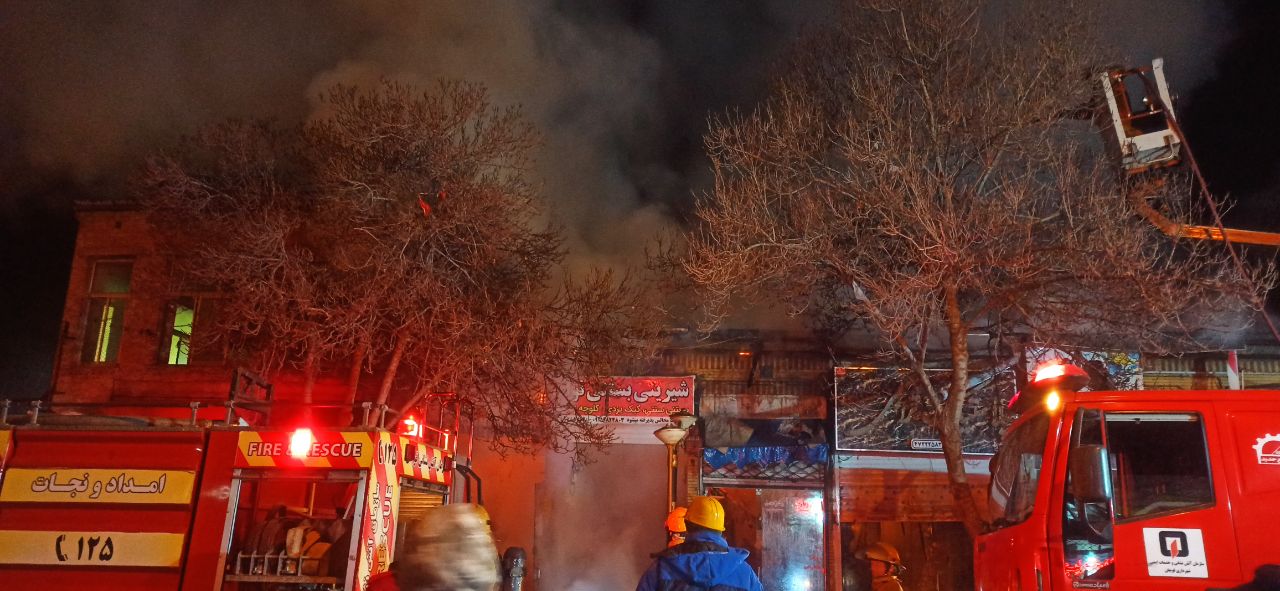 آتش‌سوزی گسترده تعدادی از مغازه‌ها در قوچان