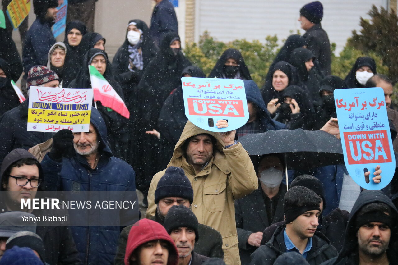 تصاویری از محکومیت اهانت به قرآن کریم توسط مردم کرمانشاه