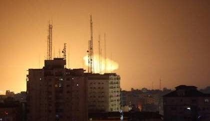 حملات شدید جنگنده‌های اشغالگران به غزه و پاسخ مقاومت