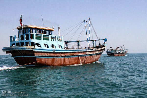 توقیف چهار فروند لنج صیادی در آب‌های خوزستان