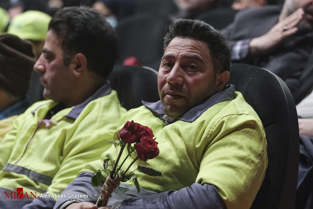 واکسیناسیون کارگران شهرداری تهران با حضور زاکانی
