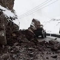 احتمال ریزش سنگ و سقوط بهمن در مسیرهای کوهستانی استان تهران