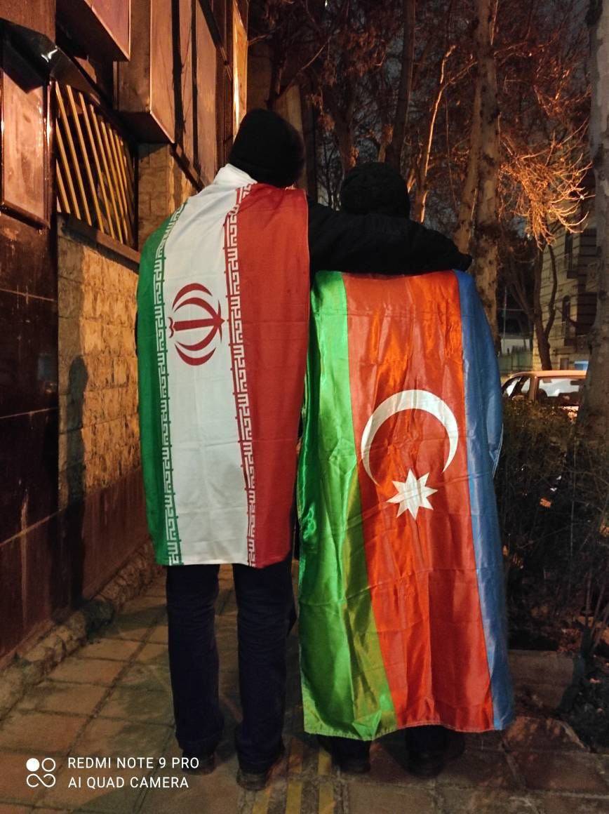 عکس/ محکومیت حادثه سفارت جمهوری آذربایجان توسط جمعی از دانشجویان 