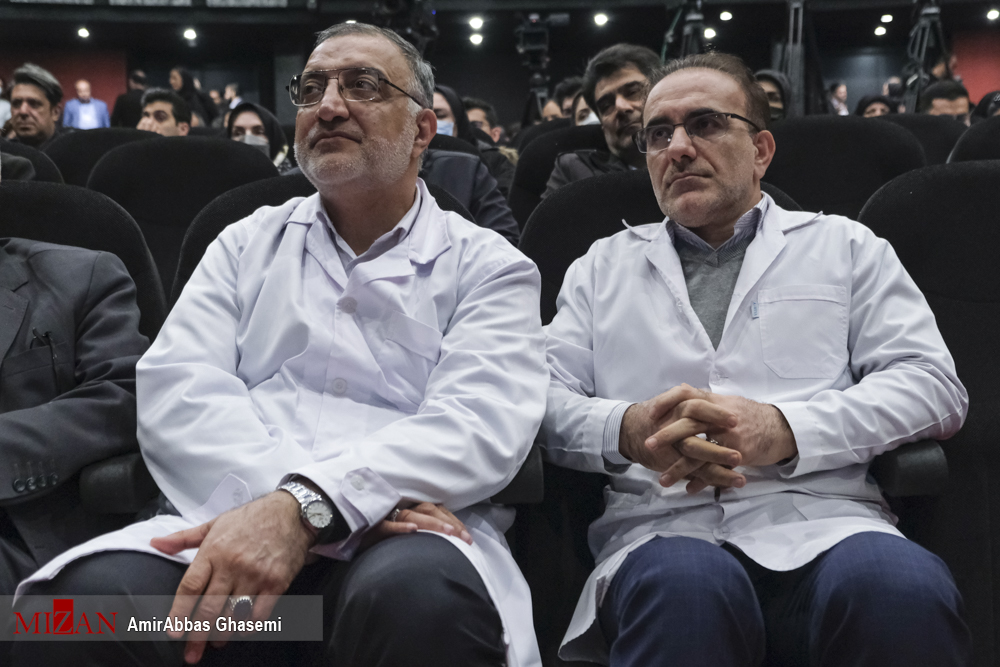 واکسیناسیون کارگران شهرداری تهران با حضور زاکانی