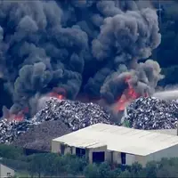 آتش سوزی گسترده در مرکز بازیافت مقوا در مکزیک