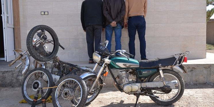 دستگیری موتورسواران مزاحم در سمنان