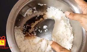 بوی سوختگی برنج را با یکی از این 4 ترفند ساده از بین ببرید