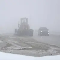 کولاک برف گردنه اسدآباد همدان را مسدود کرد
