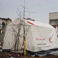 زلزله در خوی؛ سه خانواده در یک چادر!