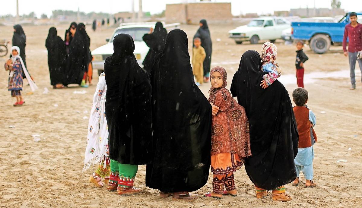 مدرک عجیب برای احراز هویت این دختران ایرانی