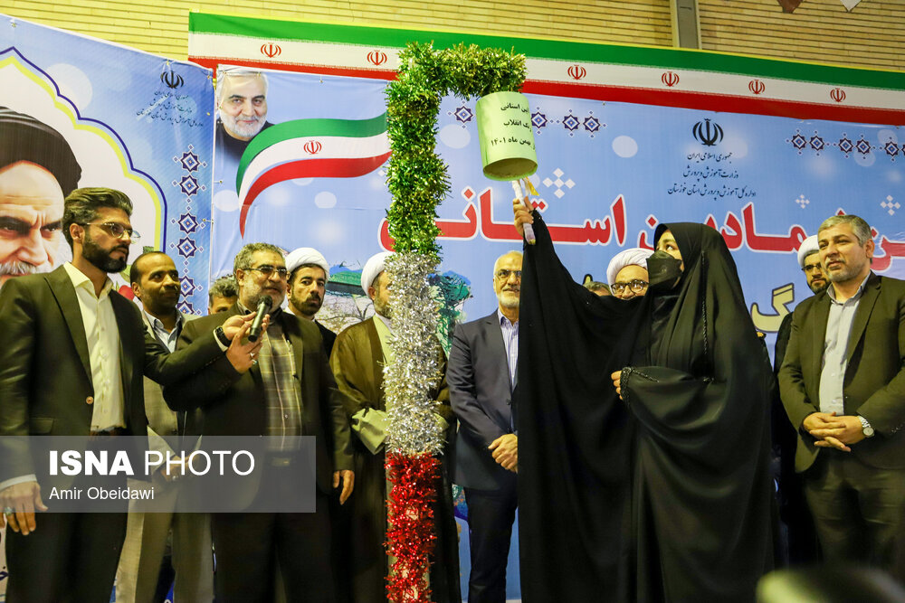 عکس/ نواختن زنگ چهل و چهارمین سالروز پیروزی انقلاب اسلامی در اهواز