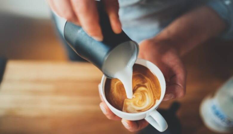 یک فنجان قهوه با شیر، اثرات ضد التهابی در بدن دارد
