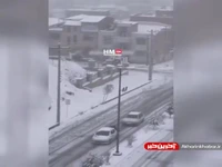 ویدئویی زیبا از کمک های جوان شهرکردی به ماشین های در برف مانده