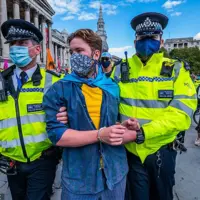 هجوم فعالان محیط زیست به ساختمان مجلس انگلیس 