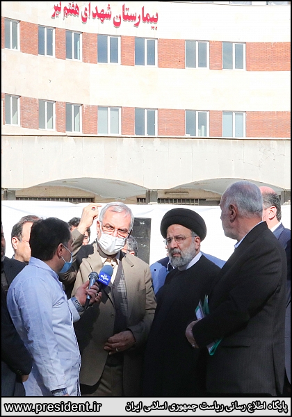 عکس/ بازدید میدانی رئیسی از پروژه بیمارستان نیمه کاره شهر ری