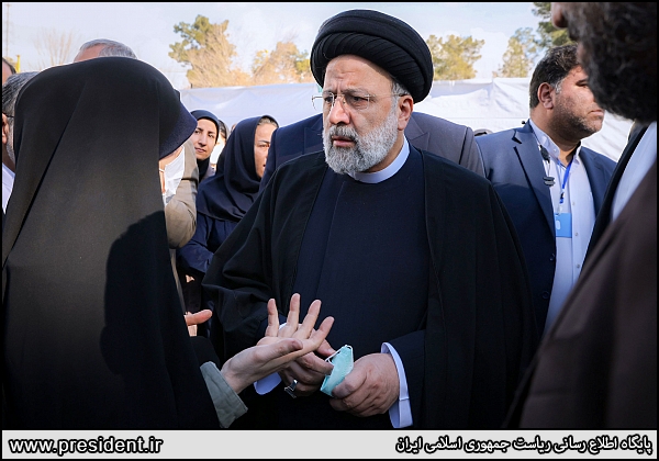 عکس/ بازدید میدانی رئیسی از پروژه بیمارستان نیمه کاره شهر ری