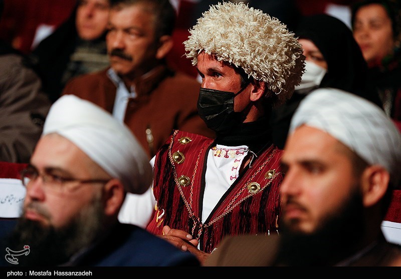 عکس/ واگذاری ۹ هزار سند املاک غصب شده خاندان پهلوی به مردم توسط بنیاد مستضعفان