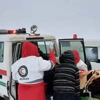 نجات جان مادر باردار گرفتار در برف آباده