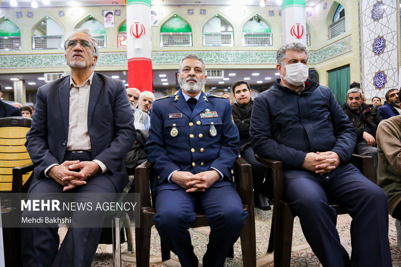 جشن پیروزی انقلاب با حضور فرمانده ارتش