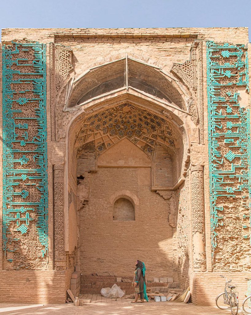 فیروز‌ه‌های مسجد جامع هرات در ره‌آورد نیشابور