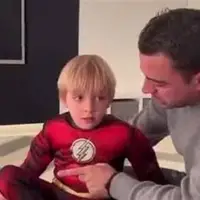 وقتی ژاوی سرود رسمی بارسلونا را به پسرش آموزش می‌دهد