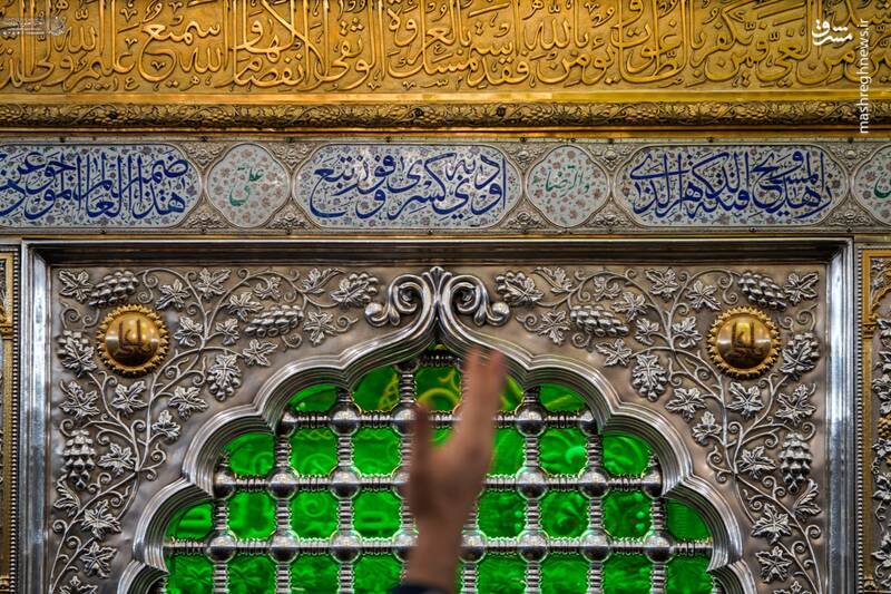 عکس/ حال و هوای حرم امام علی(ع) در شب میلادشان
