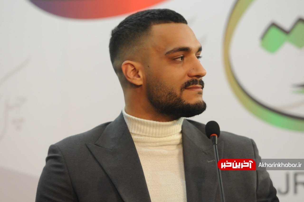 عکس/ بازیگر نوجوان فیلم هوک در نشست خبری 