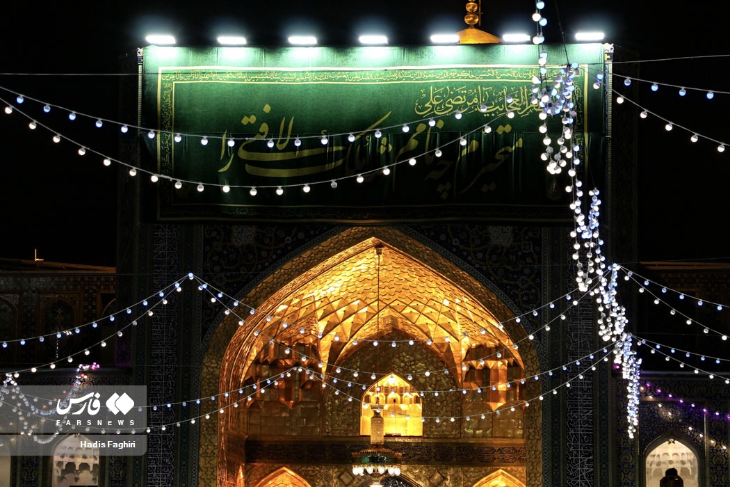 عکس/ حال و هوای حرم مطهر رضوی (ع) در شب میلاد امام علی (ع)