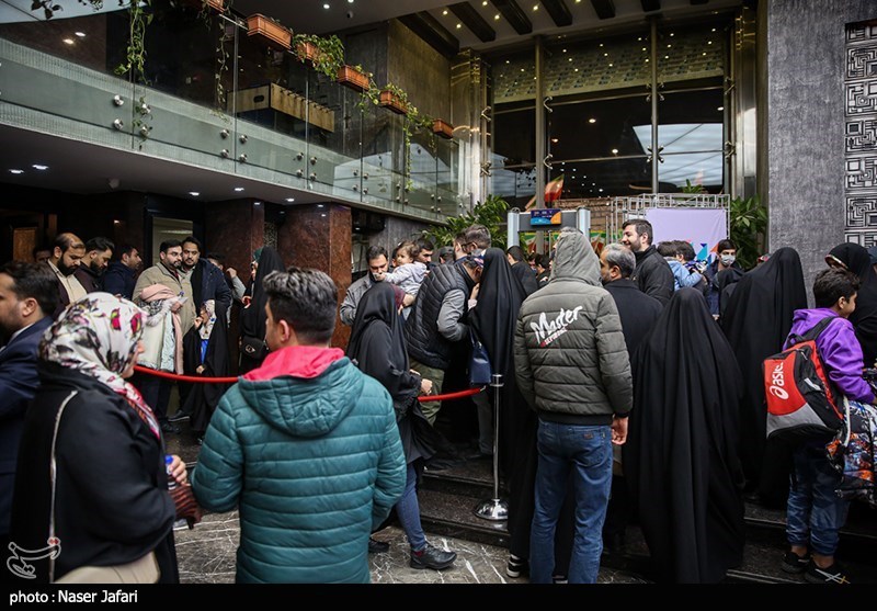عکس/ نمایش عمومی فیلم های جشنواره فیلم فجر در ایوان شمس