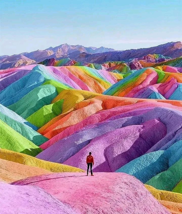 کوه‌های رنگین کمانی چین