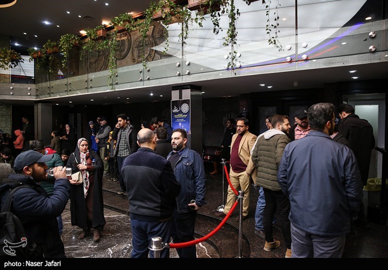عکس/ نمایش عمومی فیلم های جشنواره فیلم فجر در ایوان شمس