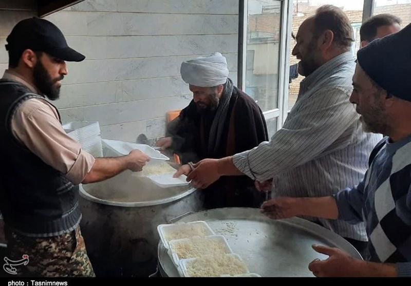عکس/ فعالیت شبانه‌روزی جهادگران در مناطق زلزله‌زده خوی 