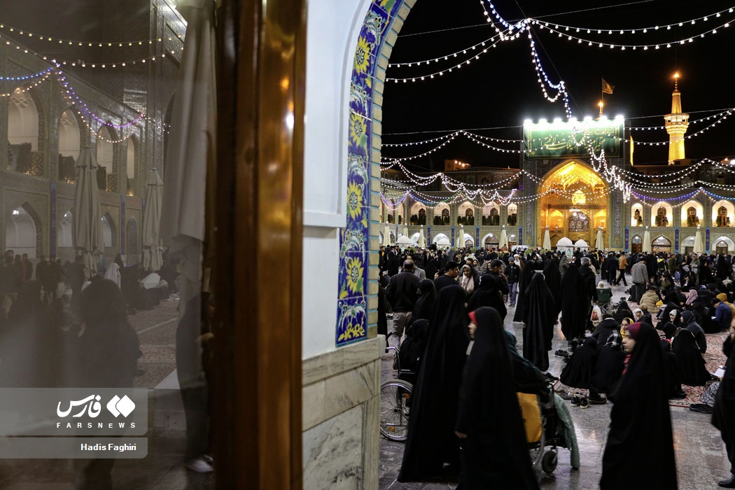 عکس/ حال و هوای حرم مطهر رضوی (ع) در شب میلاد امام علی (ع)