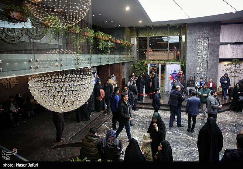 عکس/ نمایش عمومی فیلم های جشنواره فیلم فجر در ایوان شمس