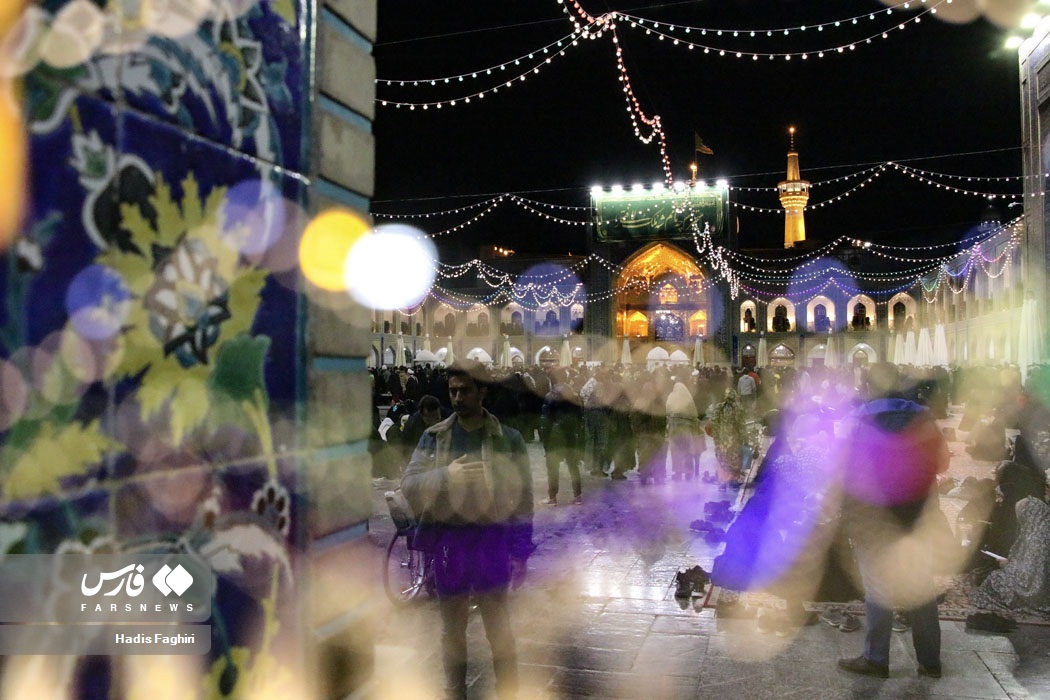عکس/ حال و هوای حرم مطهر رضوی (ع) در شب میلاد امام علی (ع)