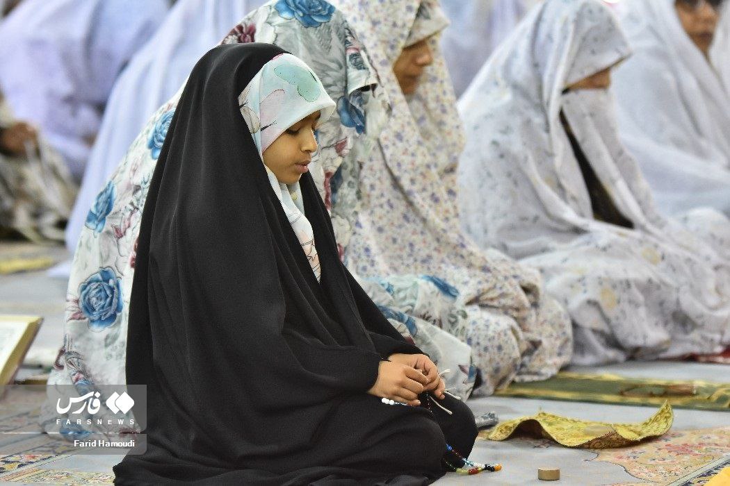 عکس/ حضور گسترده جوانان و نوجوانان در مراسمات اعتکاف ماه رجب