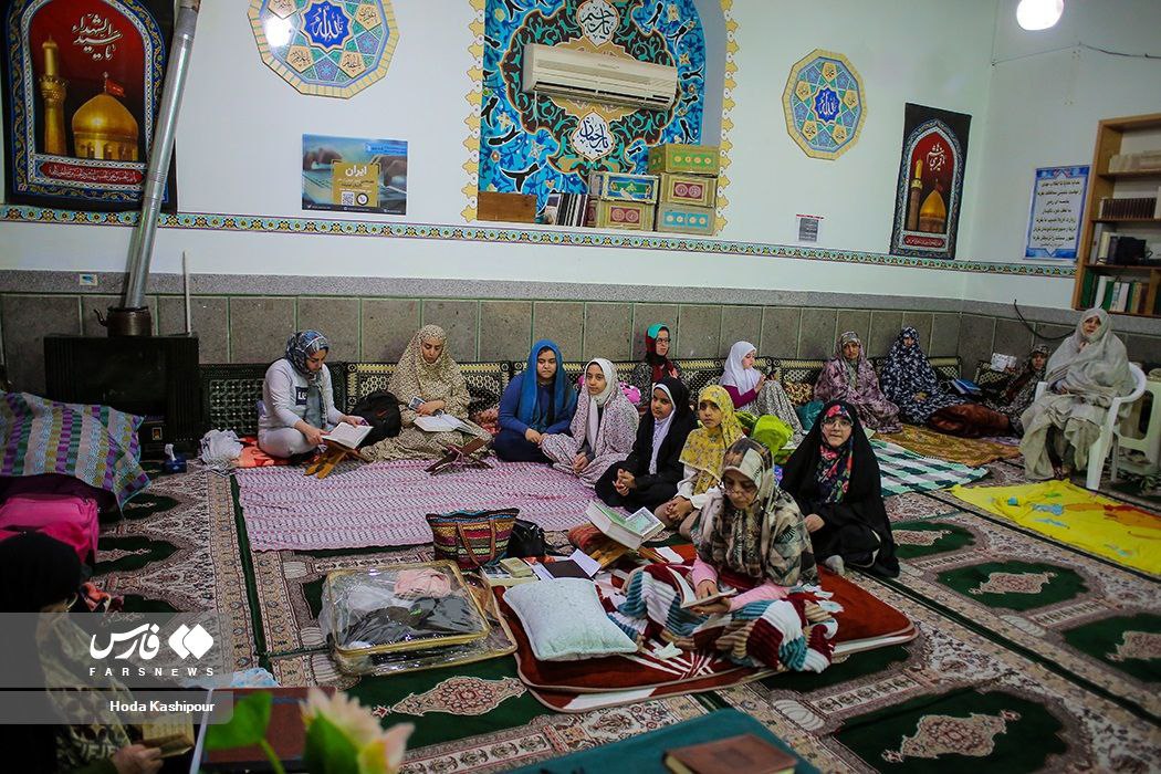عکس/ حضور گسترده جوانان و نوجوانان در مراسمات اعتکاف ماه رجب