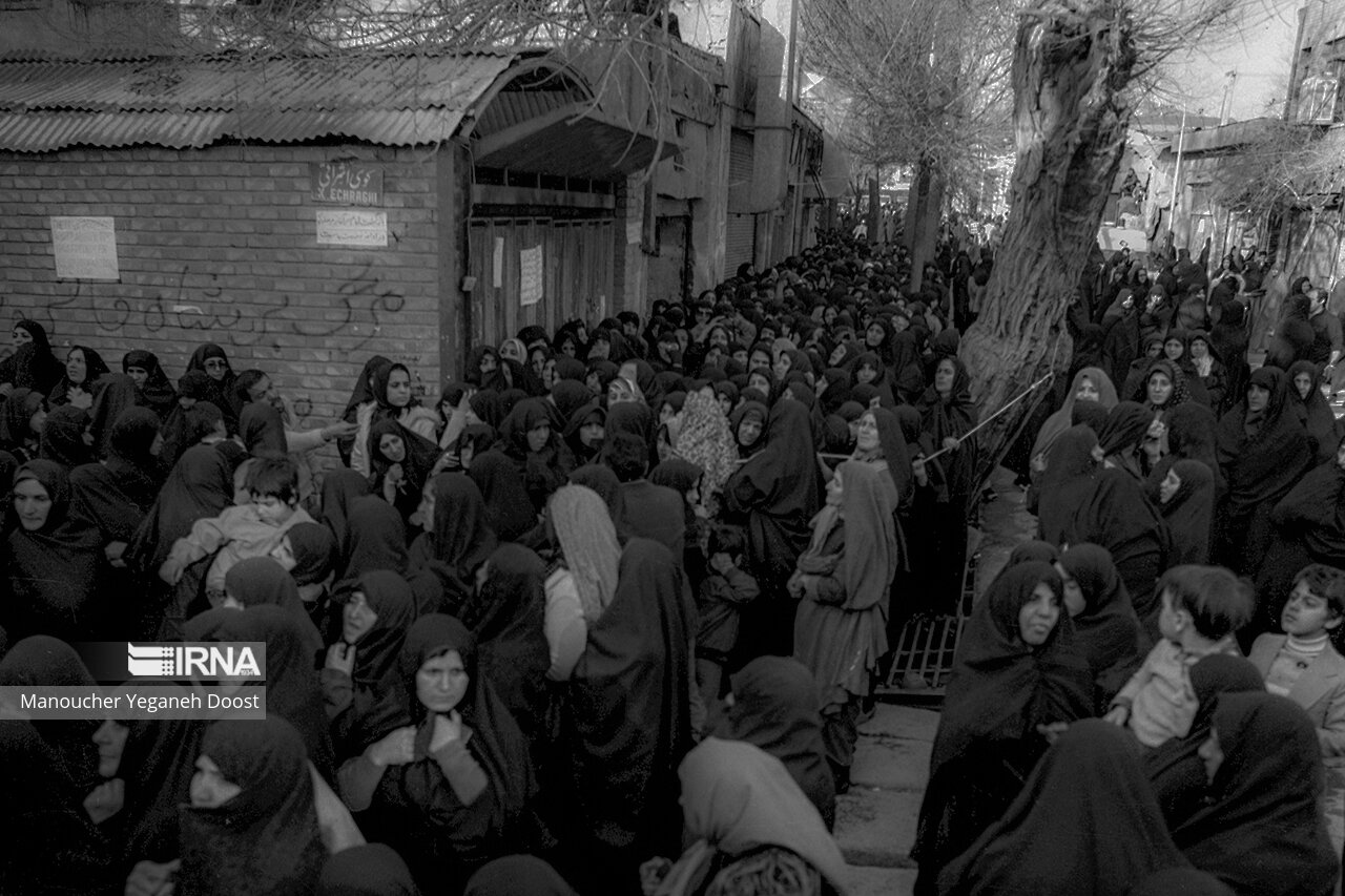 عکس/ روز شمار انقلاب؛ انتصاب بازرگان