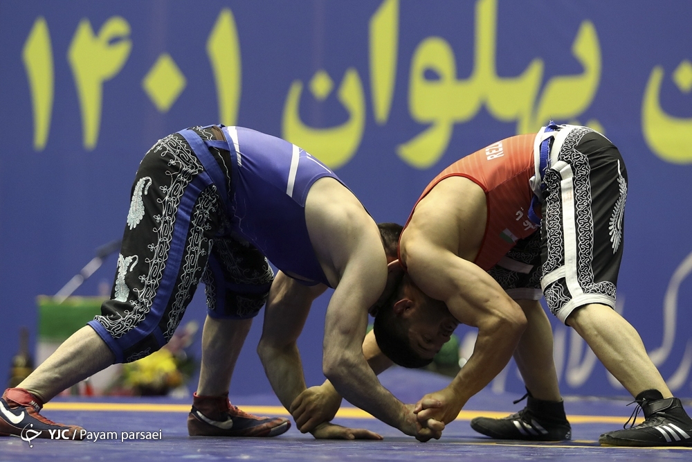 مراسم اهدای بازوبند پهلوانی سال ۱۴۰۱
