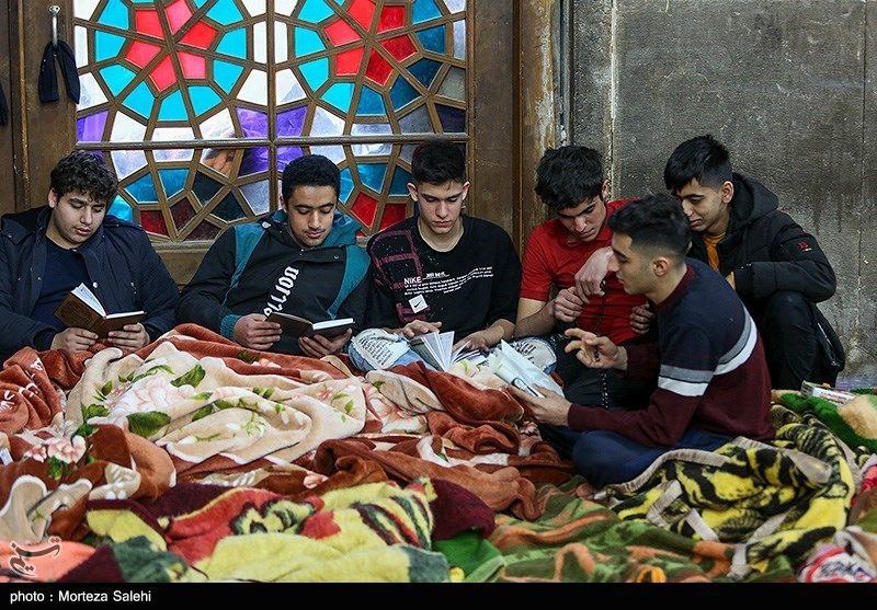عکس/ حضور گسترده جوانان و نوجوانان در مراسمات اعتکاف ماه رجب