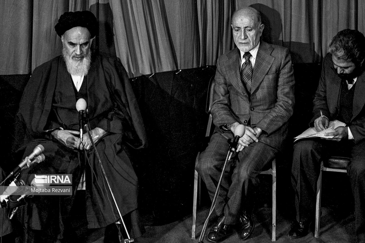 عکس/ روز شمار انقلاب؛ انتصاب بازرگان