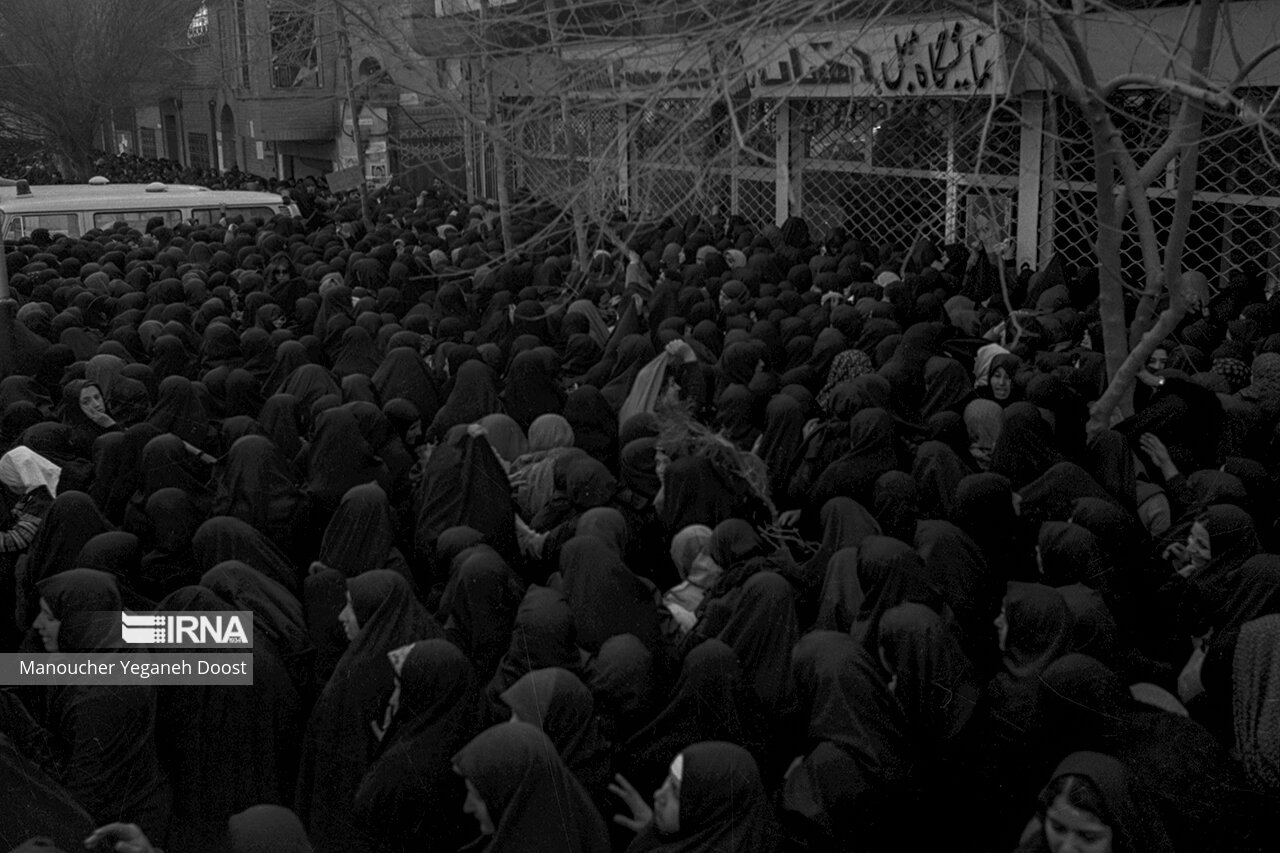 عکس/ روز شمار انقلاب؛ انتصاب بازرگان