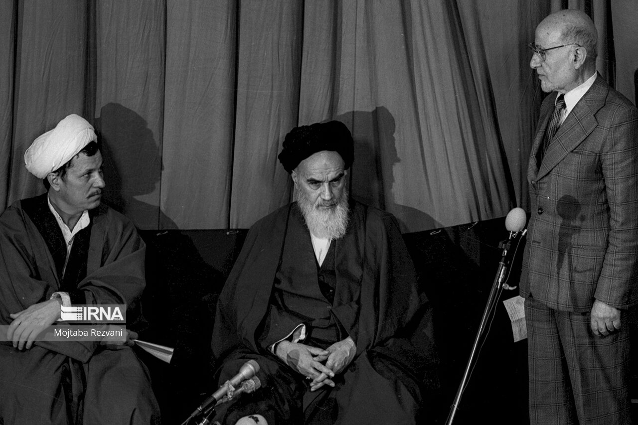 عکس/ روز شمار انقلاب؛ انتصاب بازرگان